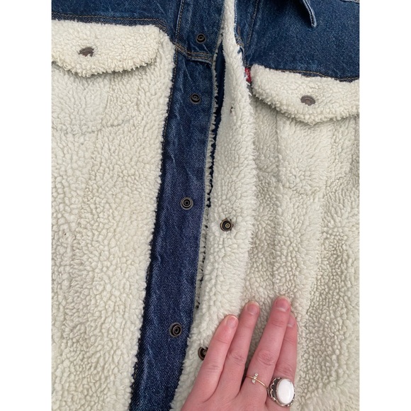 Levi’s Ex-Boyfriend Shearling Sherpa Trucker Jacket - Picture 4 of 7